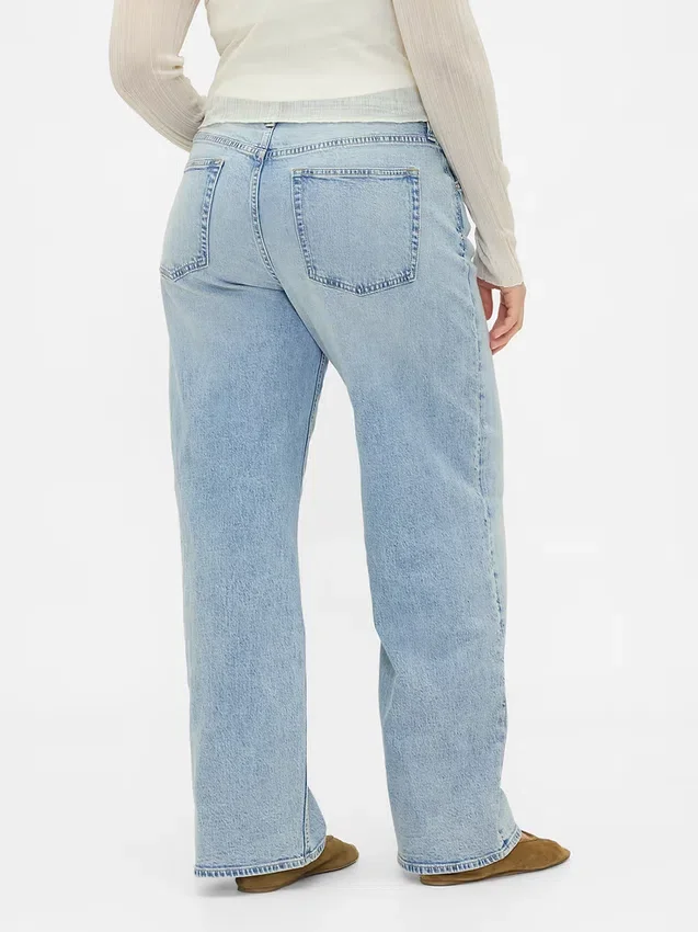 Jeans a vita bassa e dal taglio ampio in stile anni ’90
