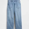 Jeans a vita bassa e dal taglio ampio in stile anni ’90