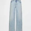 Jeans a vita bassa e dal taglio ampio in stile anni ’90