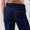 Jeans a vita bassa e dal taglio ampio in stile anni ’90