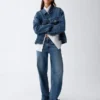 Jeans a vita bassa e dal taglio ampio in stile anni ’90