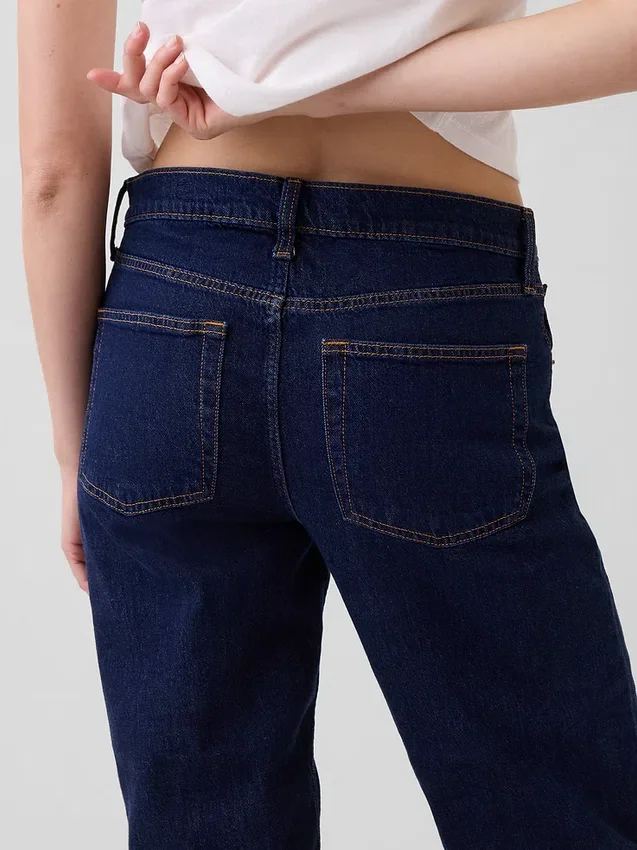 Jeans a vita bassa e dal taglio ampio in stile anni ’90