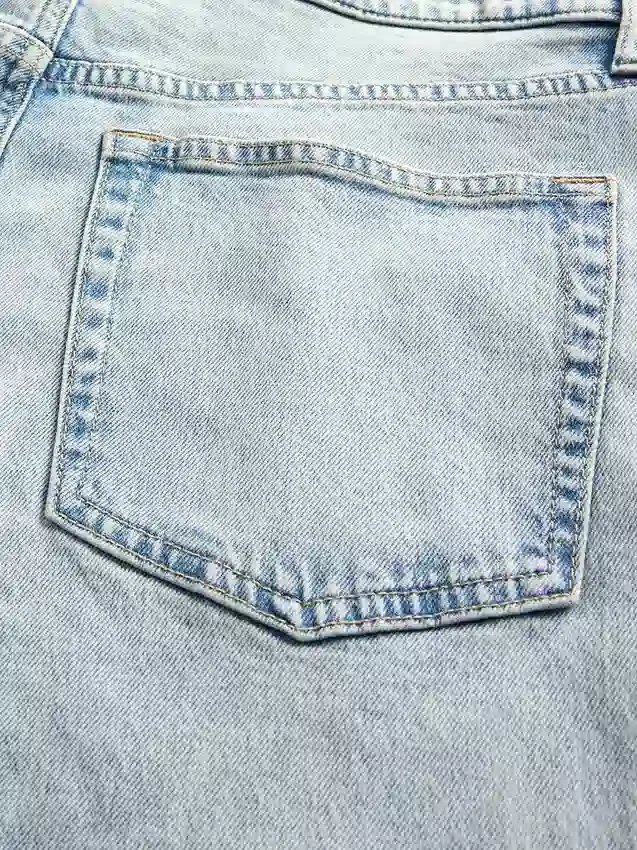 Jeans a vita bassa e dal taglio ampio in stile anni ’90
