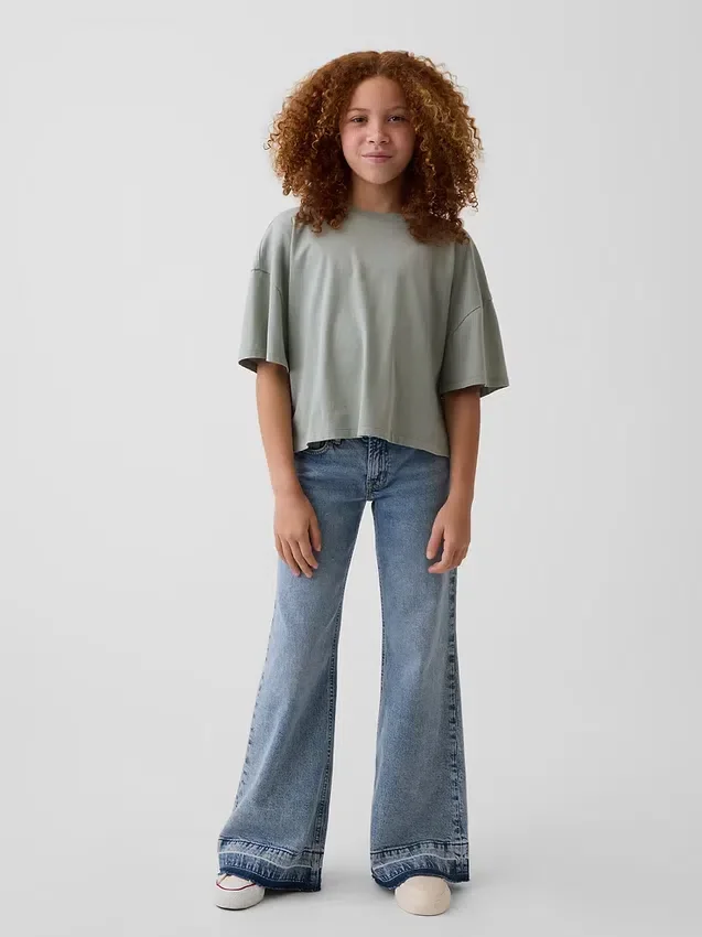 Jeans a vita bassa e gamba svasata per bambini