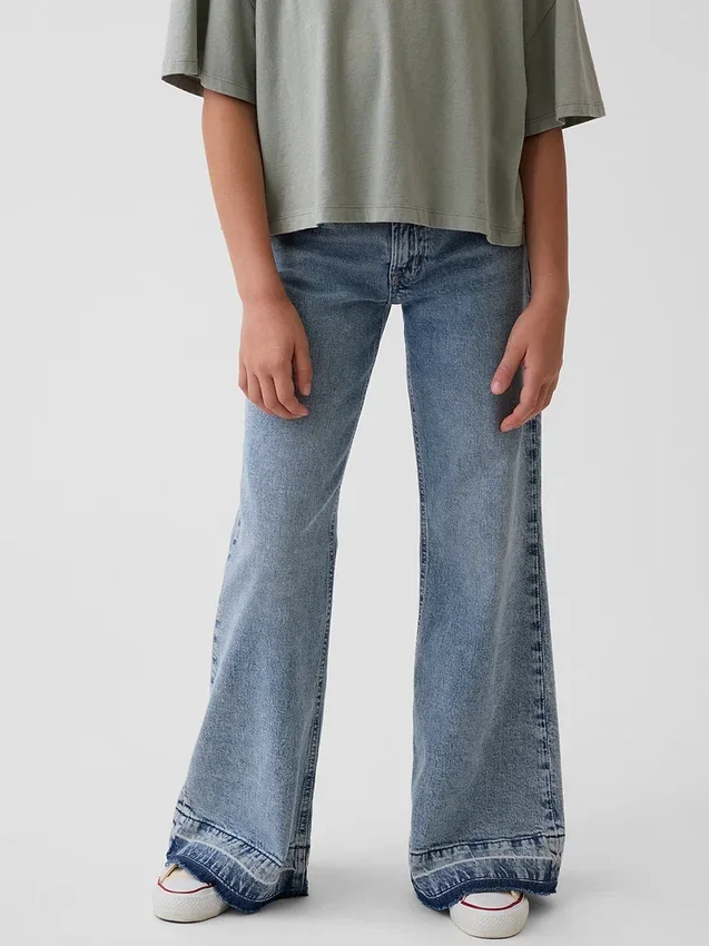 Jeans a vita bassa e gamba svasata per bambini