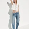 Jeans a vita bassa in stile anni '90, dal taglio ampio e con orlo a spacco