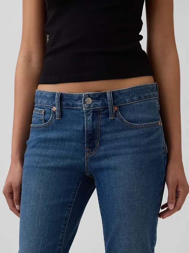 Jeans a vita bassa, lunghi e slim