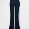 Jeans a vita bassa, lunghi e slim