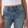 Jeans a vita bassa, lunghi e slim