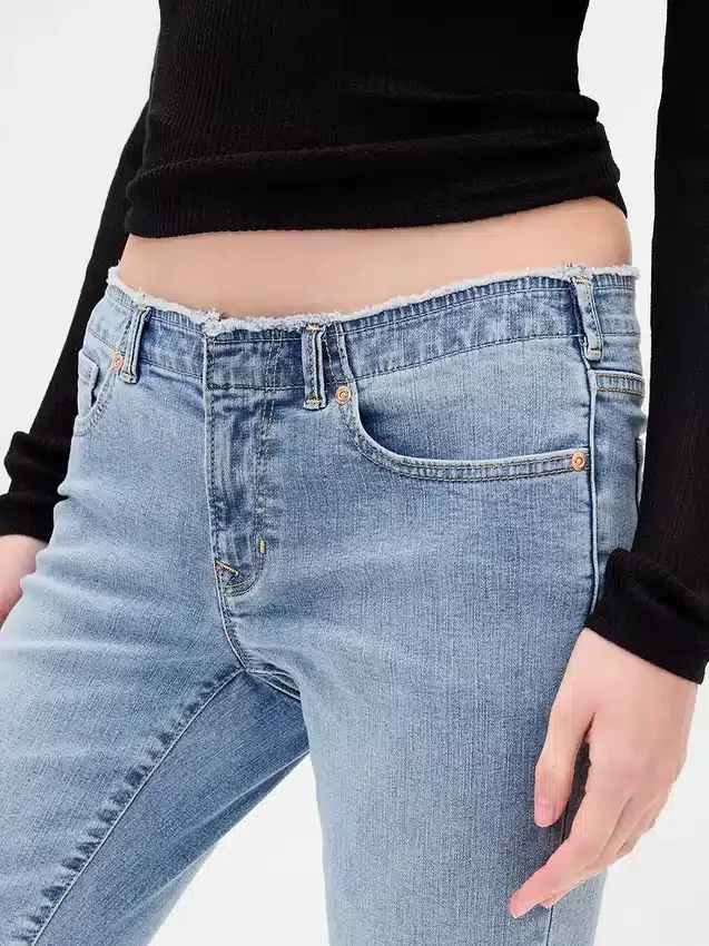 Jeans a vita bassa, lunghi e slim