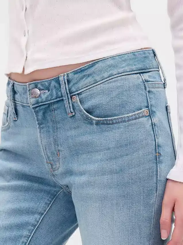 Jeans a vita bassa, lunghi e slim