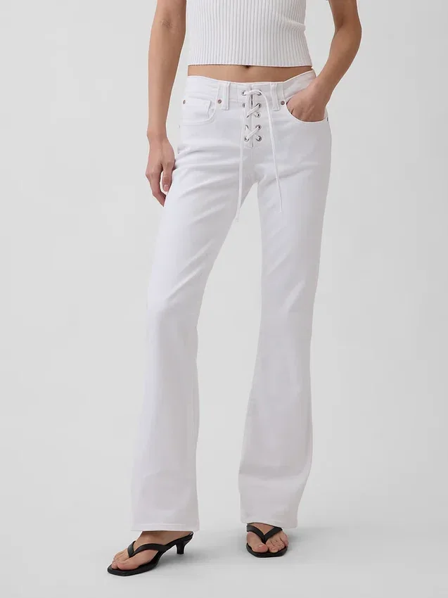 Jeans a vita bassa, lunghi e slim con lacci