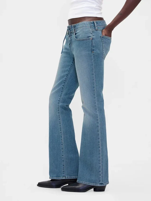 Jeans a vita bassa, lunghi e slim con lacci