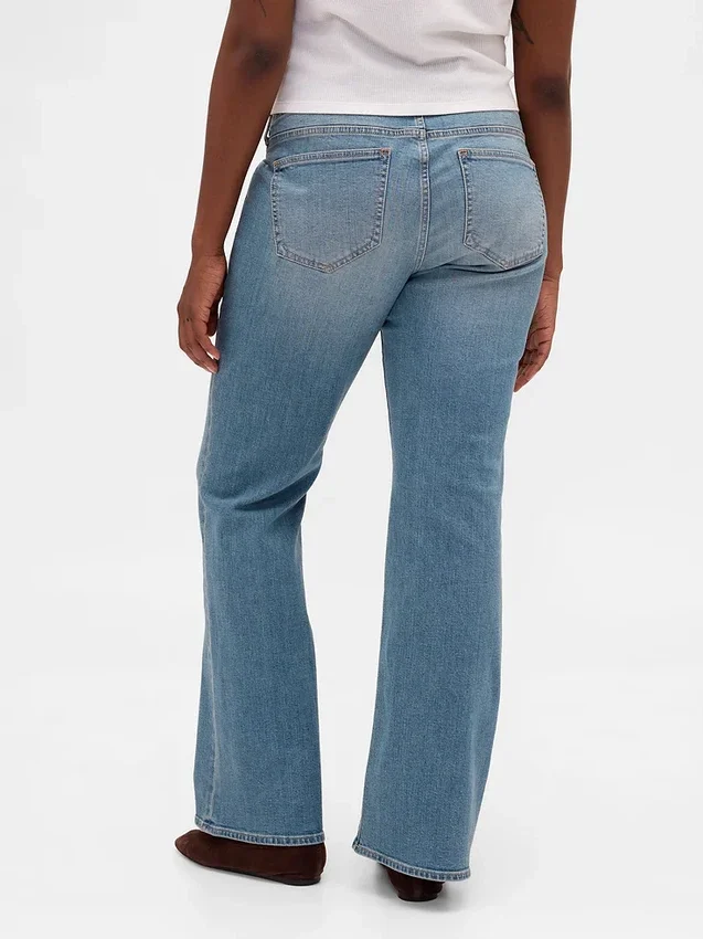 Jeans a vita bassa, lunghi e slim con lacci