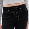 Jeans a vita bassa, lunghi e slim con lacci