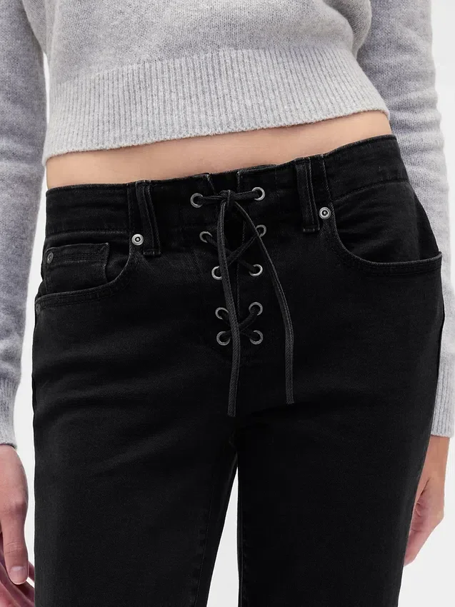 Jeans a vita bassa, lunghi e slim con lacci