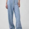 Jeans a vita bassa, morbidissimi, dal taglio ampio e a righe in stile anni ’90