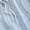 Jeans a vita bassa, morbidissimi, dal taglio ampio e a righe in stile anni ’90