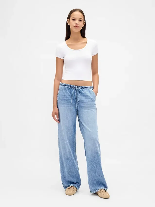 Jeans a vita bassa, morbidissimi, dal taglio ampio in stile anni ’90