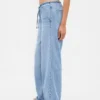 Jeans a vita bassa, morbidissimi, dal taglio ampio in stile anni ’90