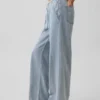 Jeans a vita bassa, morbidissimi, dal taglio ampio in stile anni ’90