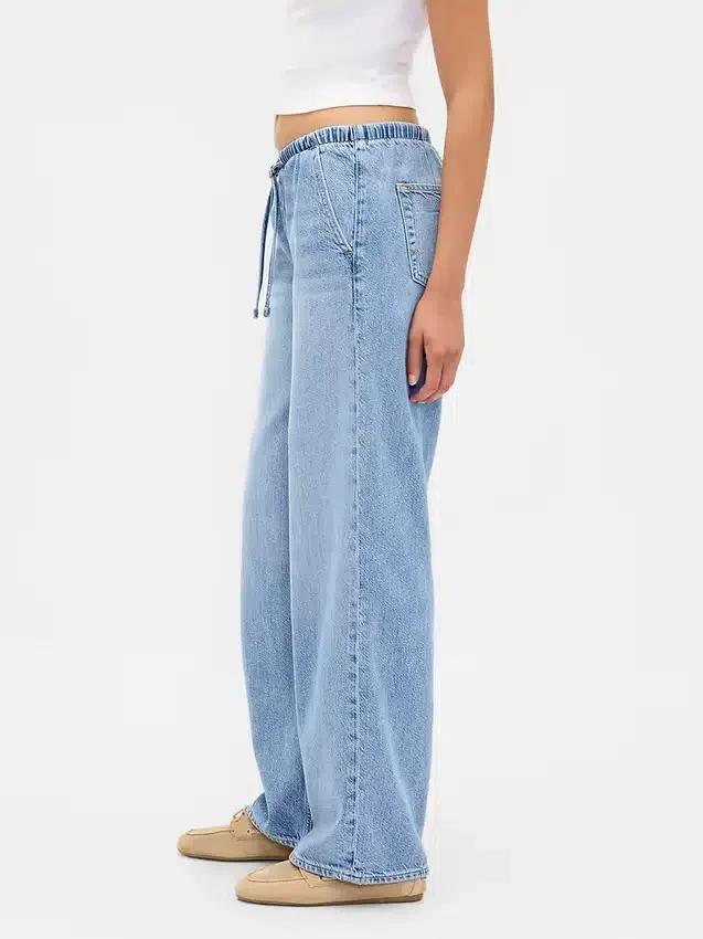 Jeans a vita bassa, morbidissimi, dal taglio ampio in stile anni ’90