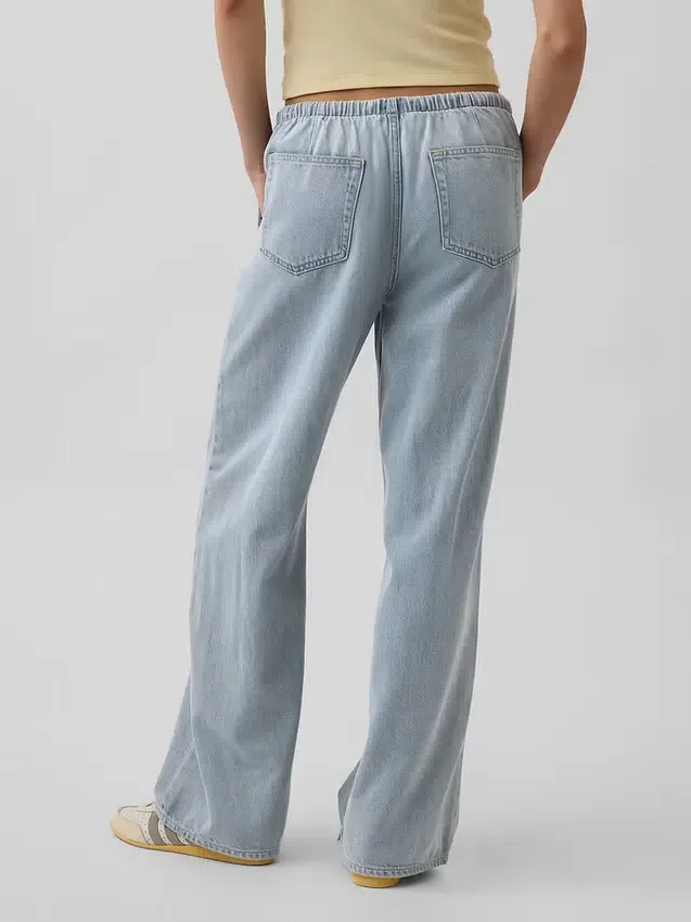 Jeans a vita bassa, morbidissimi, dal taglio ampio in stile anni ’90