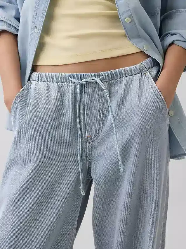 Jeans a vita bassa, morbidissimi, dal taglio ampio in stile anni ’90