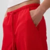 Jeans a vita bassa, morbidissimi, dal taglio ampio in stile anni ’90