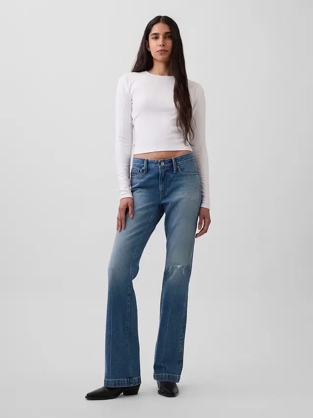 Jeans a vita bassa, rigidi, lunghi e dal taglio slim