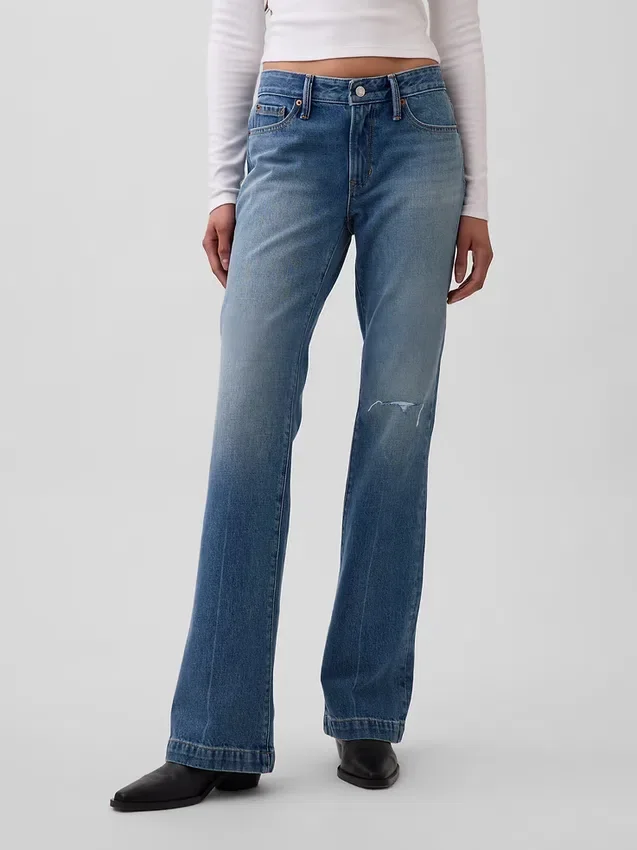 Jeans a vita bassa, rigidi, lunghi e dal taglio slim