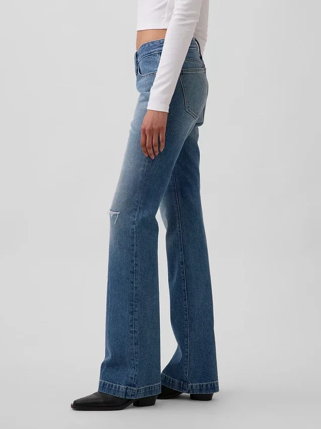 Jeans a vita bassa, rigidi, lunghi e dal taglio slim