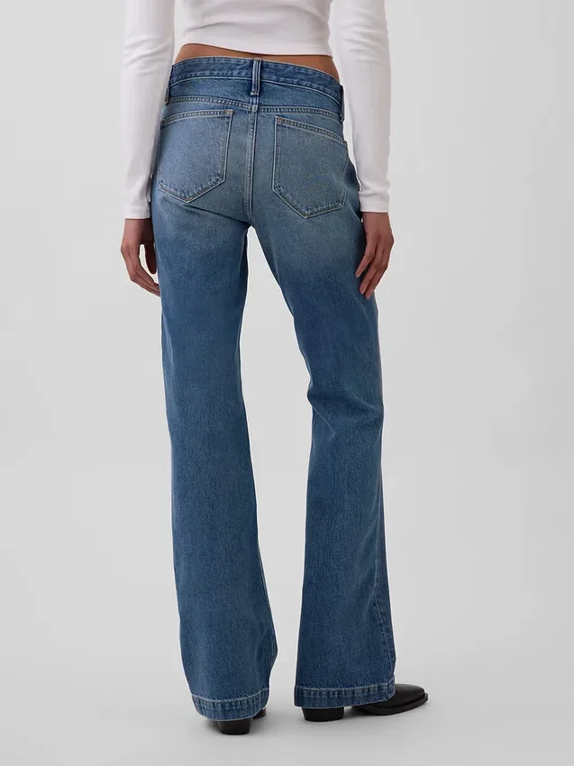 Jeans a vita bassa, rigidi, lunghi e dal taglio slim