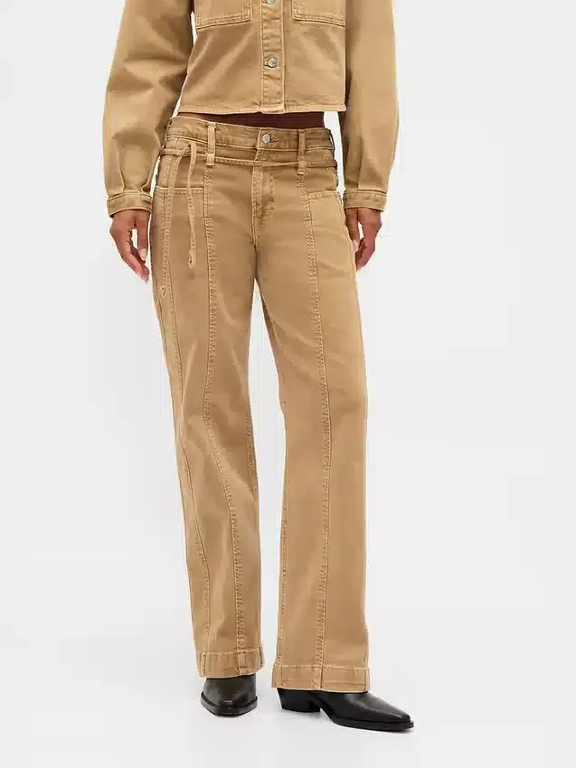 Jeans a vita bassa stile anni '90, larghi, con micro cintura