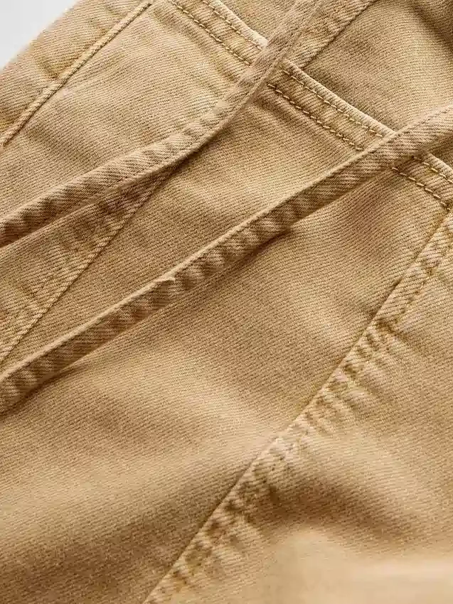 Jeans a vita bassa stile anni '90, larghi, con micro cintura