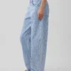 Jeans a vita bassa ultrasoft dal taglio a barilotto
