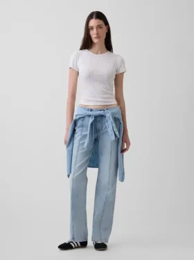 Jeans a vita media, con cuciture, dal taglio dritto e morbido