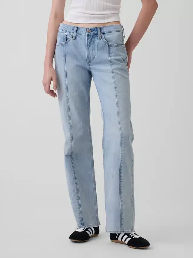 Jeans a vita media, con cuciture, dal taglio dritto e morbido