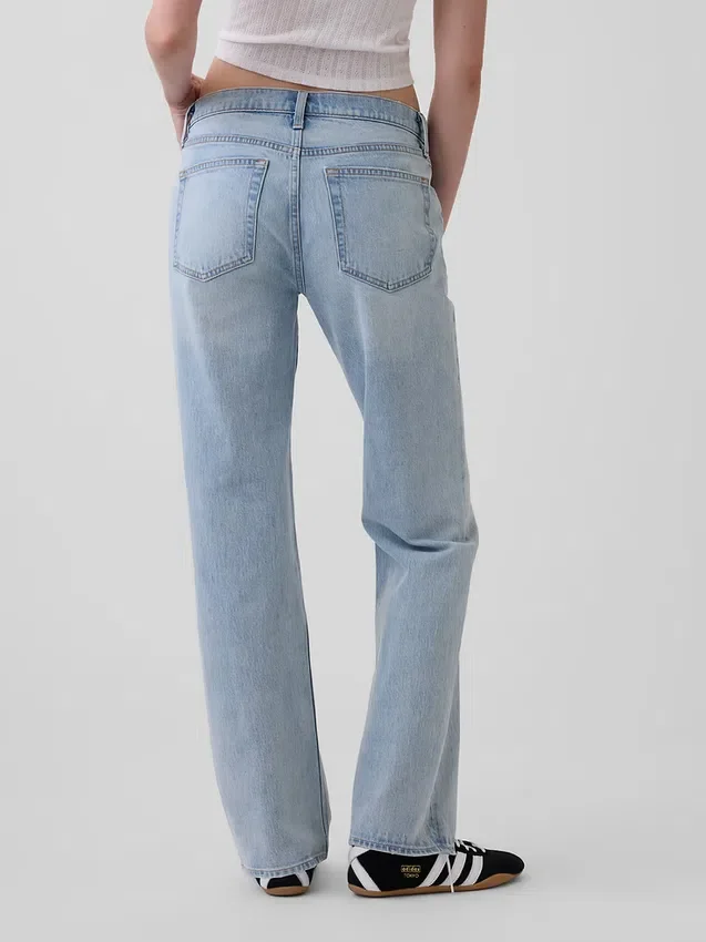 Jeans a vita media, con cuciture, dal taglio dritto e morbido