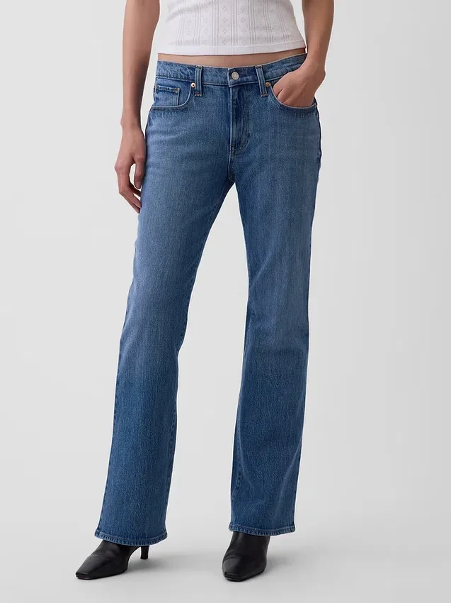 Jeans a vita media dal taglio rilassato con gamba a zampa