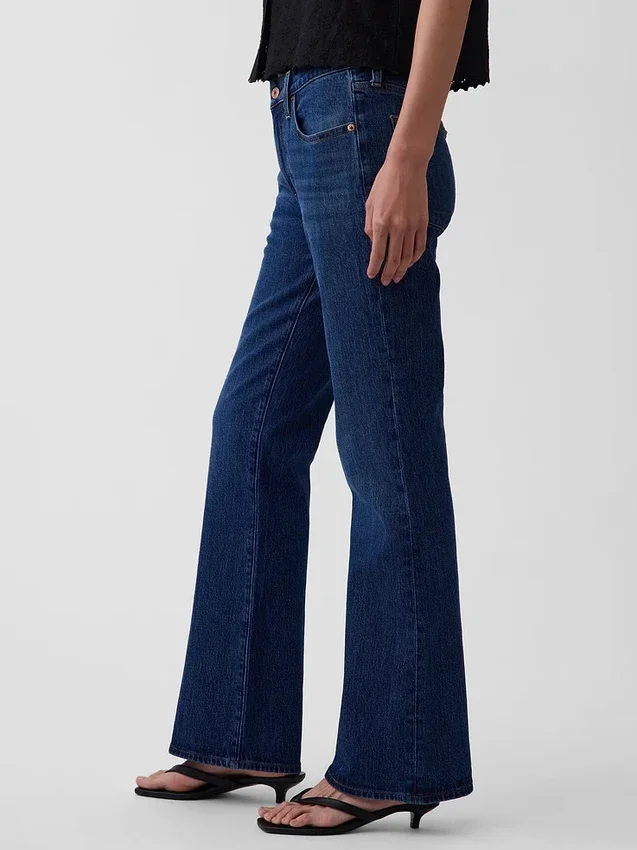 Jeans a vita media dal taglio rilassato con gamba a zampa