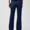 Jeans a vita media dal taglio rilassato con gamba a zampa