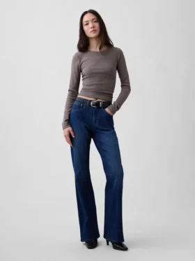 Jeans a vita media dal taglio svasato e morbido