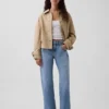 Jeans a vita media, dritti e affusolati