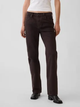 Jeans a vita media, dritti e affusolati
