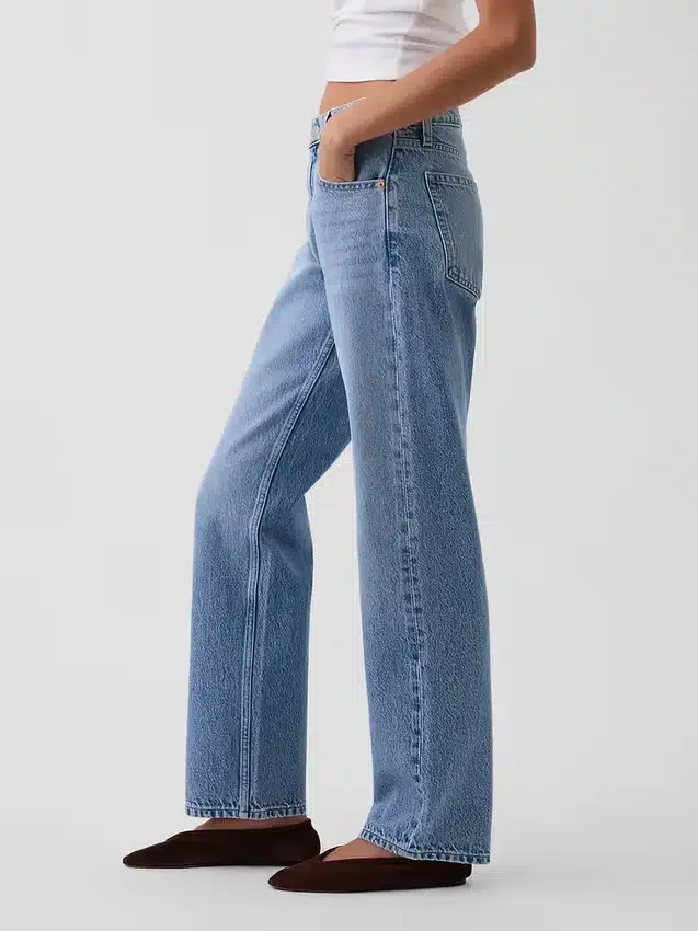 Jeans a vita media, dritti e affusolati