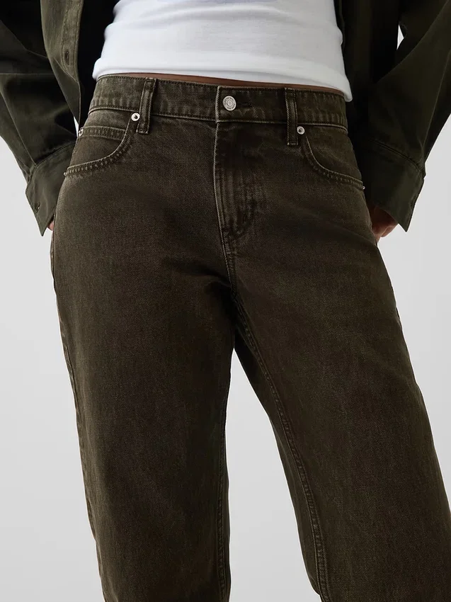 Jeans a vita media, dritti e affusolati