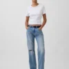 Jeans a vita media, rigidi, dal taglio dritto e morbido
