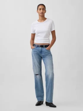 Jeans a vita media, rigidi, dal taglio dritto e morbido