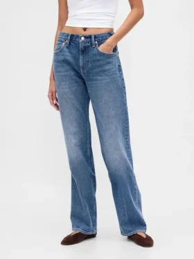 Jeans a vita media, rigidi, dal taglio dritto e morbido